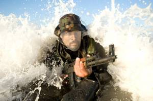 Шаблон psd - Военный с оружием в воде